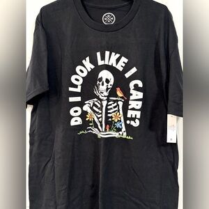 Men's T-Shirt, NEW size LARGE